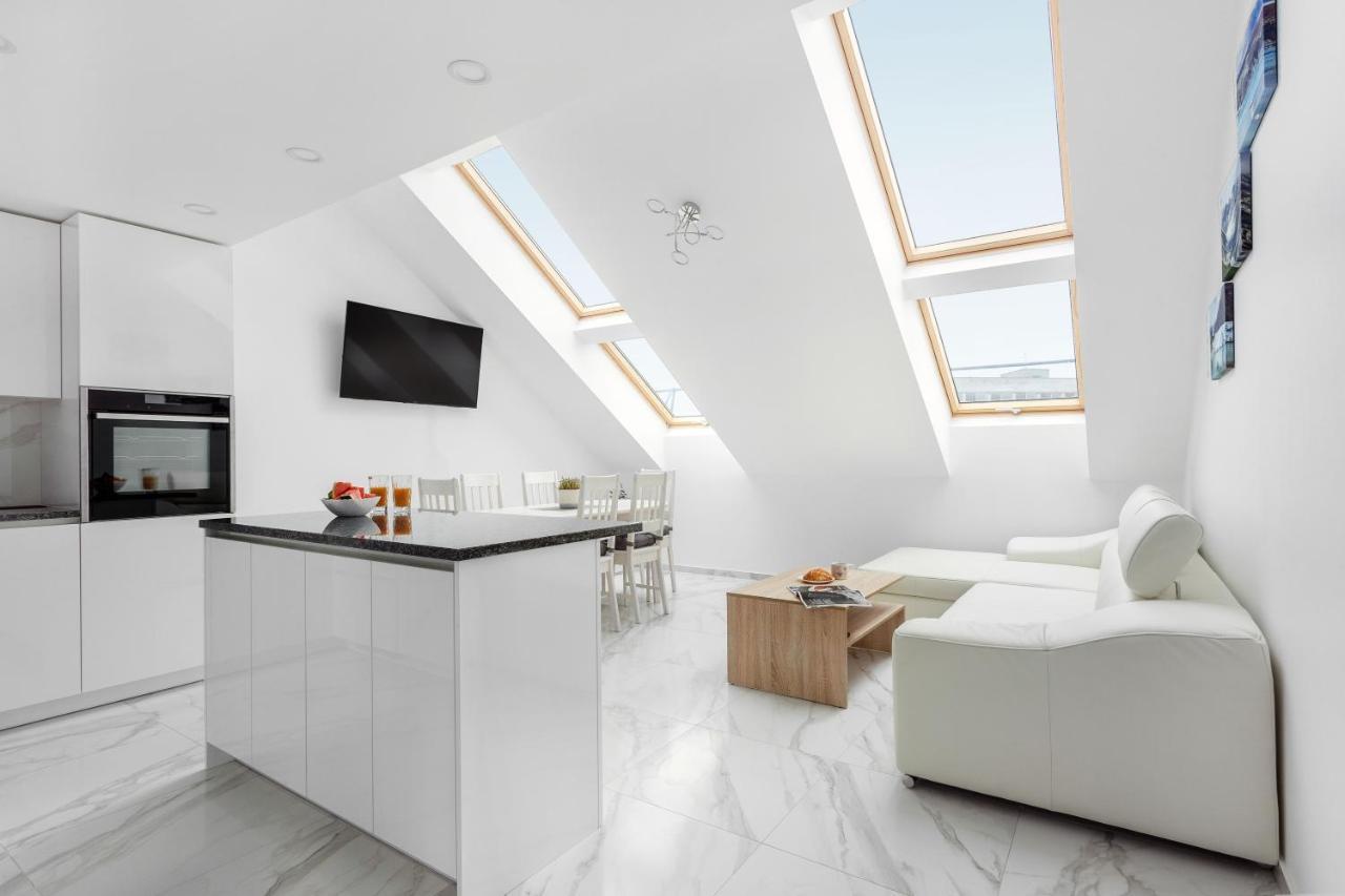 Luxurious Kaunas Basilica Apartment In Old Town By Urban Rent Dış mekan fotoğraf
