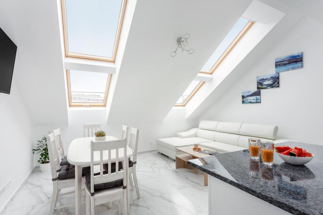 Luxurious Kaunas Basilica Apartment In Old Town By Urban Rent Dış mekan fotoğraf