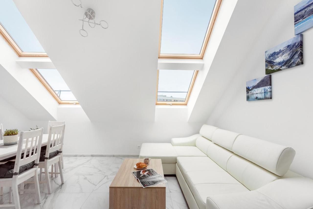 Luxurious Kaunas Basilica Apartment In Old Town By Urban Rent Dış mekan fotoğraf