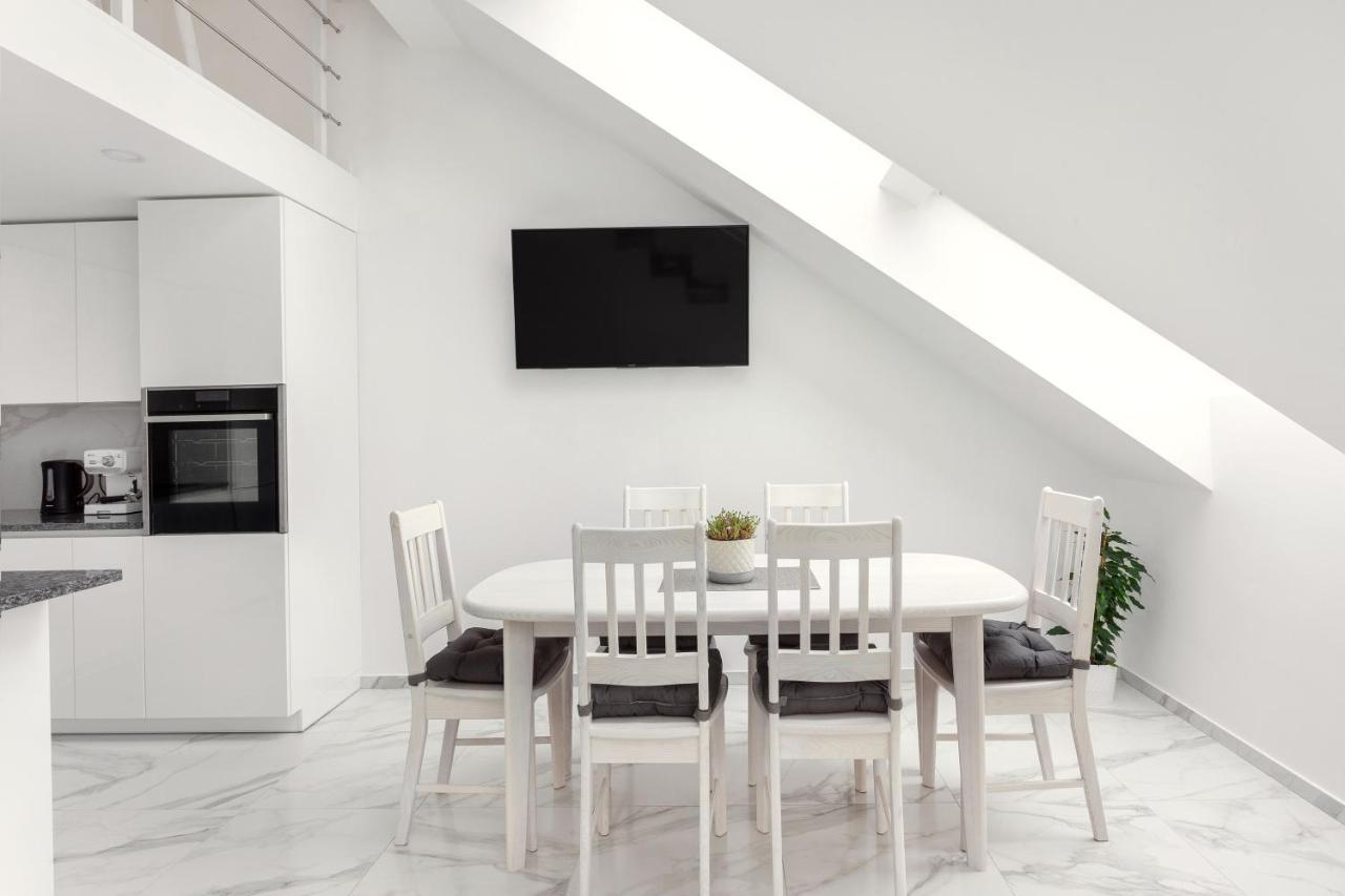 Luxurious Kaunas Basilica Apartment In Old Town By Urban Rent Dış mekan fotoğraf